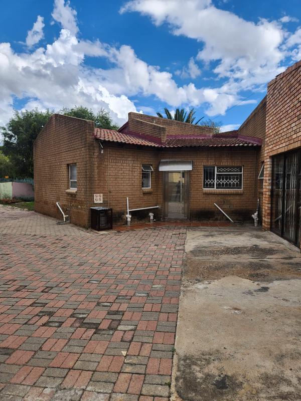 10 Bedroom Property for Sale in Montshioa North West